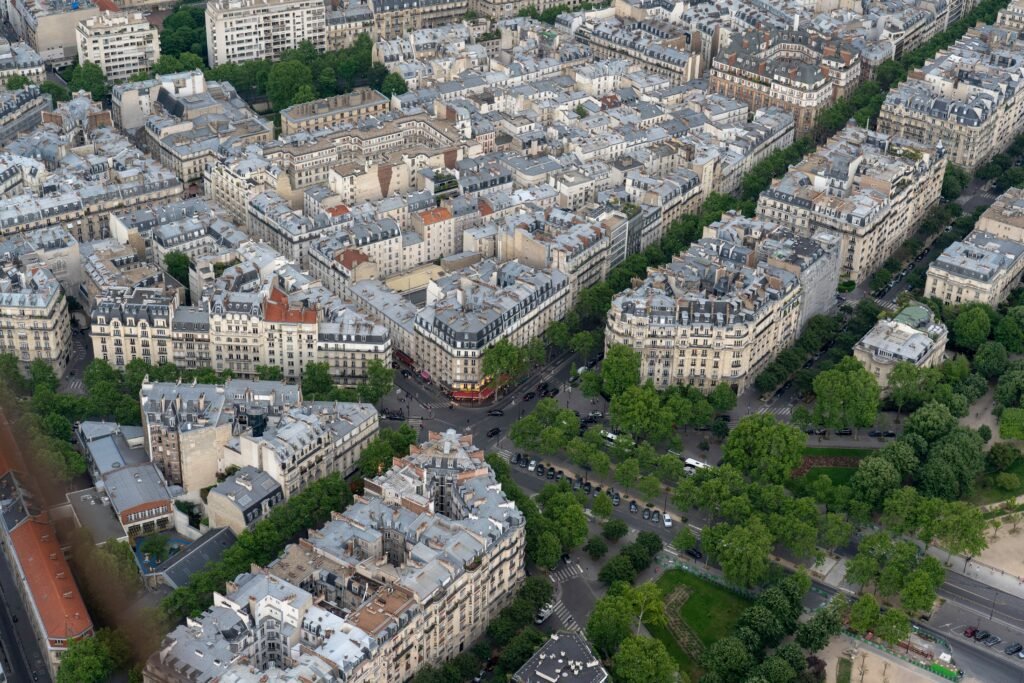Agences de communication dans le 8ème arrondissement de Paris près des Champs-Élysées, quartier d'affaires premium pour grandes entreprises.